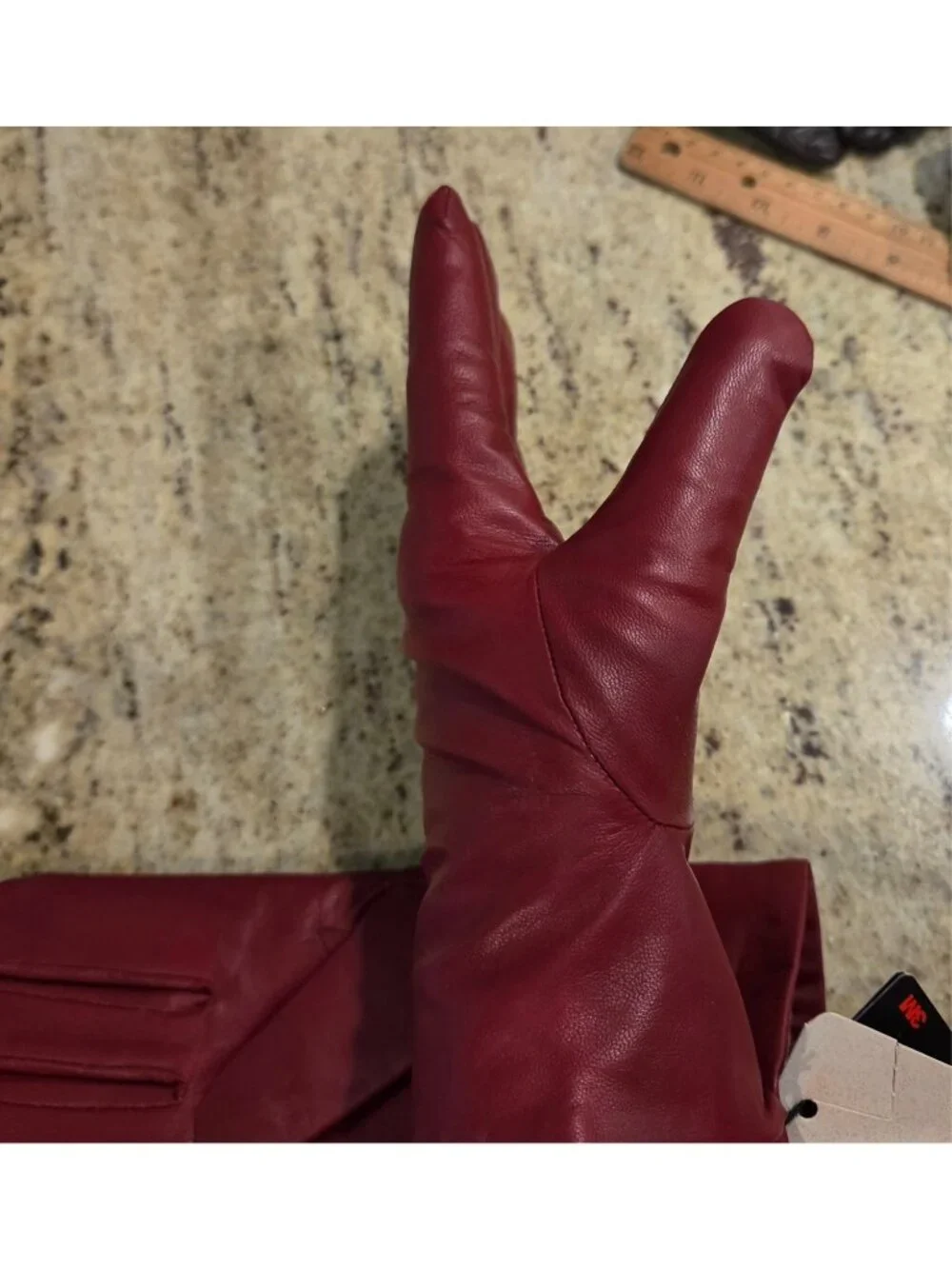 New! Isotoner Womens 7.5 /M Red Leather Gloves Thinsulate Lined 40 gram 88325